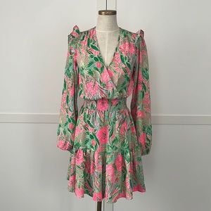 Lilly Pulitzer Taviana Dress Printed Lileeze. smock waist. Ruffle shoulders. 0.